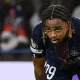 Mercato  PSG : Liverpool tente une offre de folie pour Bradley Barcola, la direction parisienne réplique net !