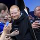 Selfie, bière, et chanson: quand Ed Sheeran fête la montée avec les joueurs d’Ipswich